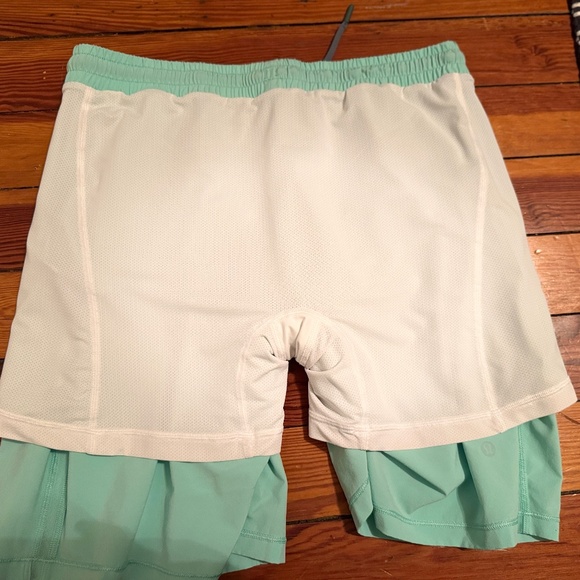 Lulemelon Mens Pace Breaker Shorts Mint Green Size: LG - Picture 7 of 11